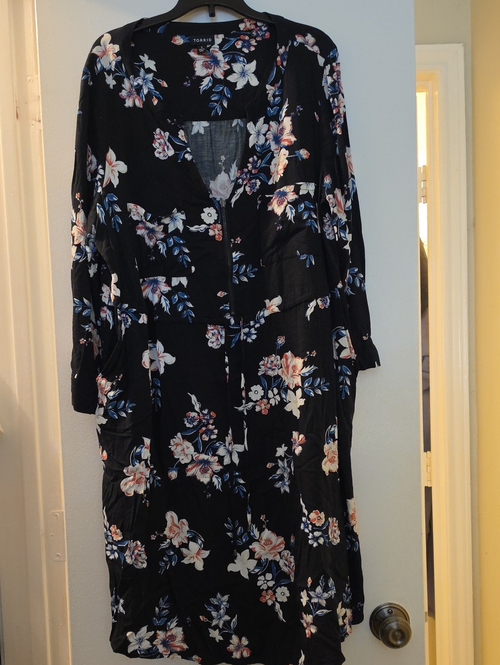 torrid Black Floral Mid Sleeve Button-Front Dress With Pockets